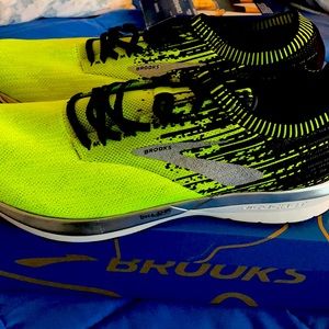 Men’s Brooks Ricochet brand new in box size 14